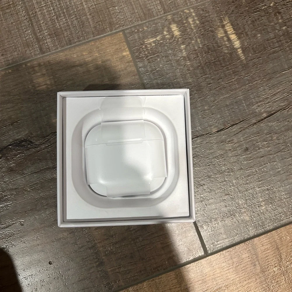 Airpod 4s (noise canceling)